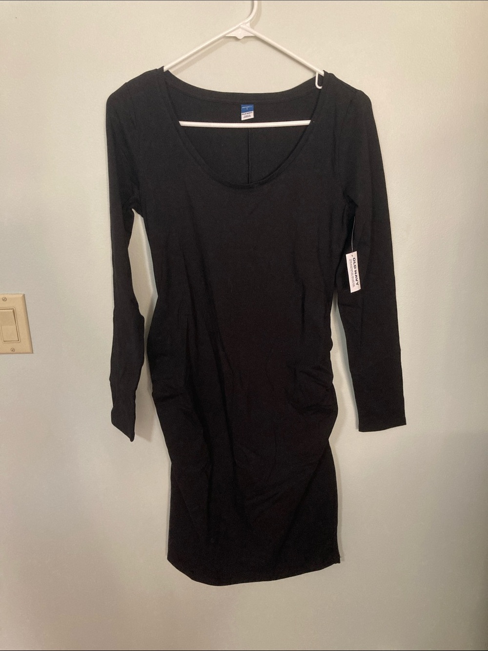 Old Navy Black Long-Sleeve Scoop Neck Dress